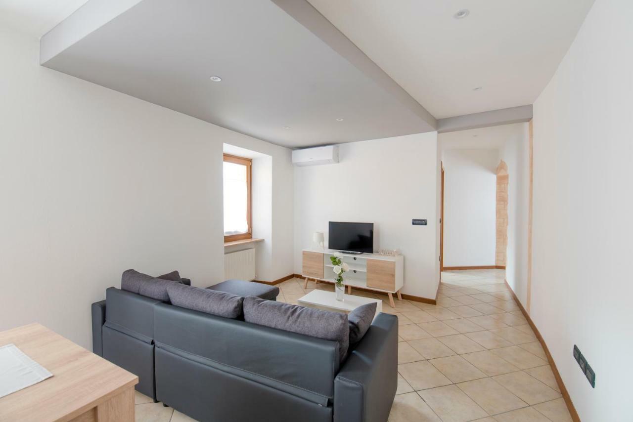 B21 Apartment *