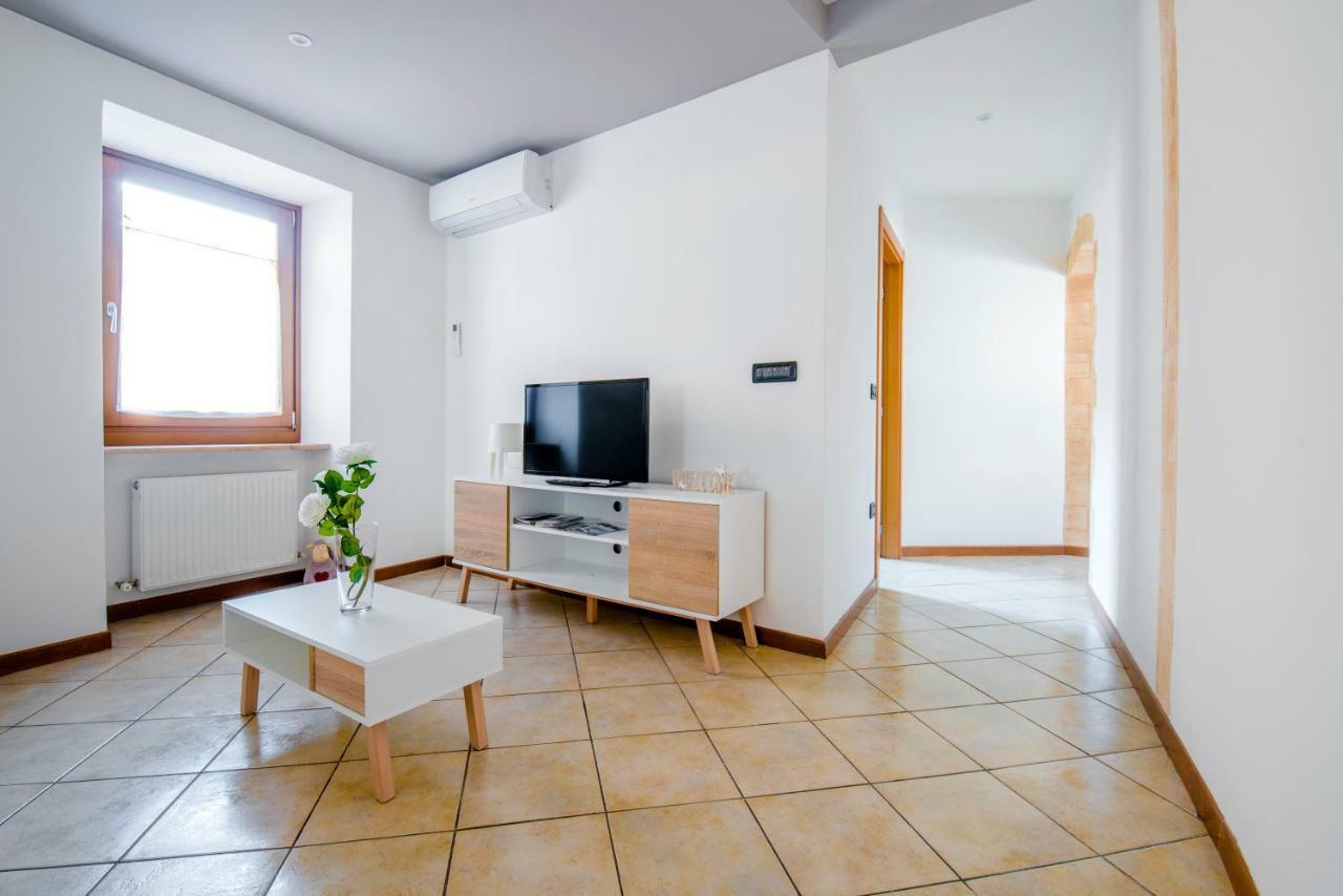 B21 Apartment